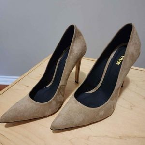 Brand New Vegan Faux Suede Pumps - Size 10 (42)- Sand